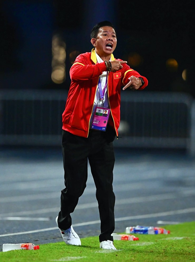 HLV Hoàng Anh Tuấn: U23 Việt Nam sẽ cố lách qua khe cửa hẹp khi đấu Saudi Arabia - 2