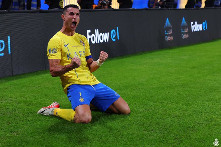 Ronaldo ghi 2 tuyệt phẩm trong 4 phút, đua vô địch Saudi Arabia nghẹt thở - 2