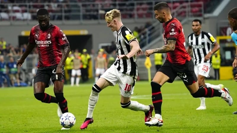 Newcastle hòa 0-0 với Milan tại San Siro.