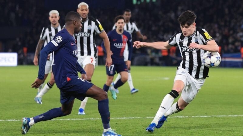 Newcastle hòa đáng tiếc trước PSG ở lượt trận thứ 5