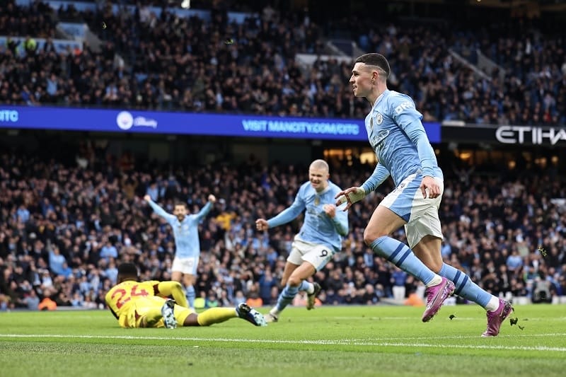 Phil Foden tỏa sáng giúp Man City giành chiến thắng trong trận derby Manchester.